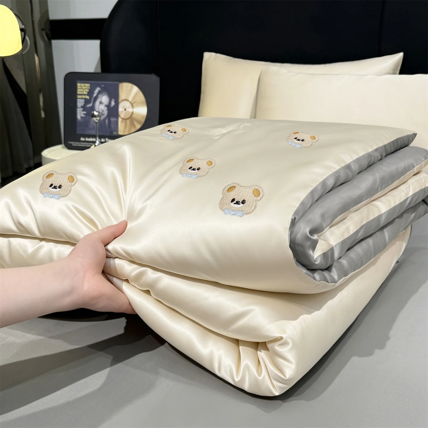 Cool Embroidered Summer Quilt Satin Quilt Core Skin-friendly Silky Smooth Summer Quilt Ice Silk Comforter Ice Silk Cooling