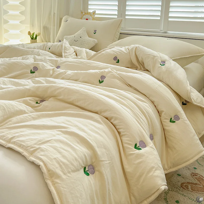 Summer New Tulip Embroidered Summer Quilt Household Solid Color Air Conditioner Quilt, No Pillowcase