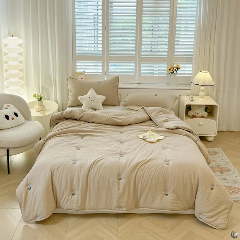Summer New Tulip Embroidered Summer Quilt Household Solid Color Air Conditioner Quilt, No Pillowcase
