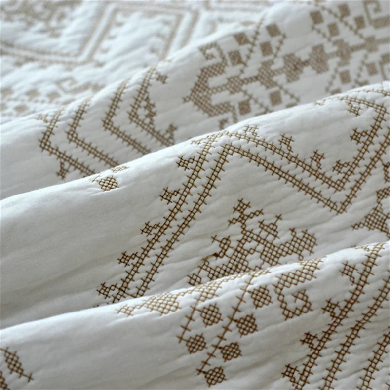 Embroidered Cotton Quilt Bed Cover Quilted Bedspread on the Bed Linen Blanket Nordic Coverlet Padding Comforter Mattress Topper
