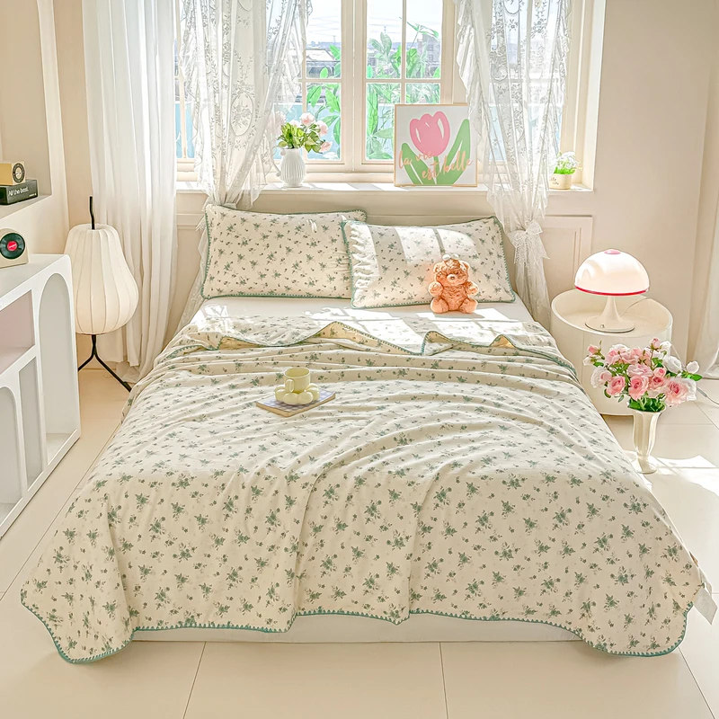 Floral Shell-Embroidered Crinkled Cotton Summer Quilt – Lightweight AC Blanket for Warm Nights