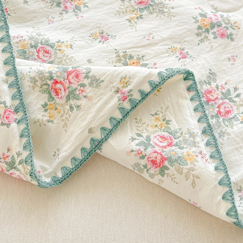 Floral Shell-Embroidered Crinkled Cotton Summer Quilt – Lightweight AC Blanket for Warm Nights