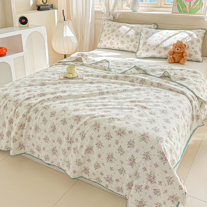 Floral Shell-Embroidered Crinkled Cotton Summer Quilt – Lightweight AC Blanket for Warm Nights