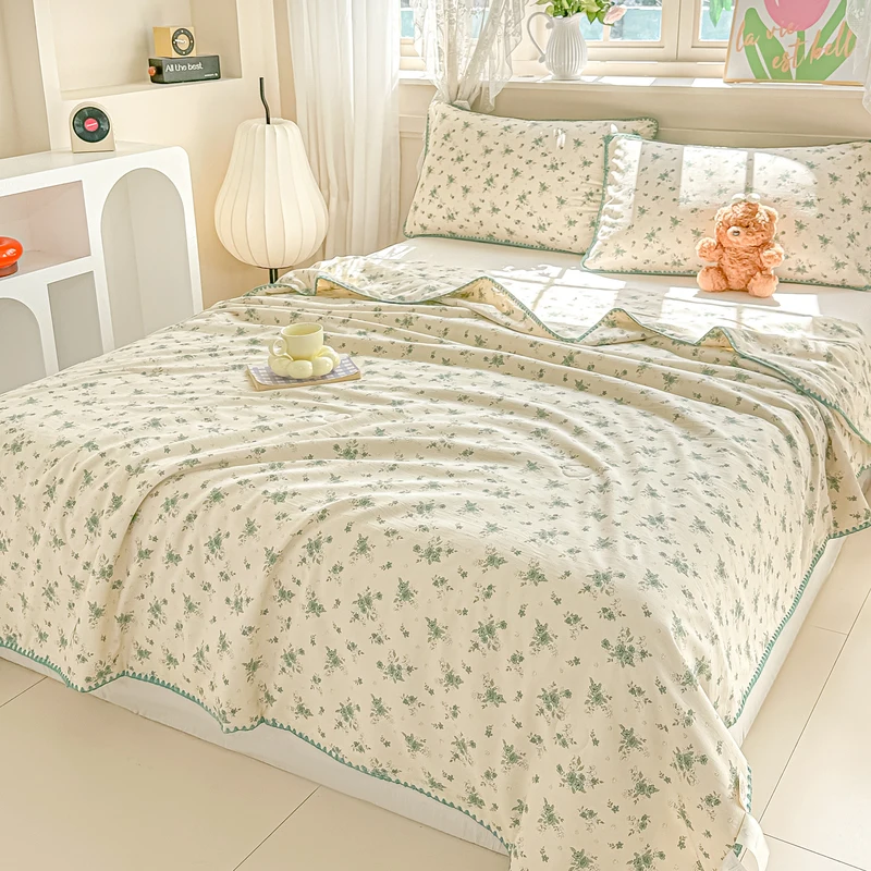 Floral Shell-Embroidered Crinkled Cotton Summer Quilt – Lightweight AC Blanket for Warm Nights